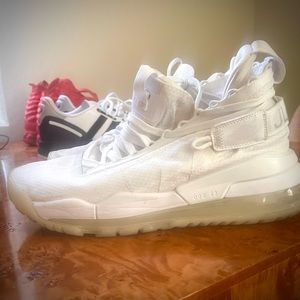 Jordan Proto Max 720
White Pure Platinum